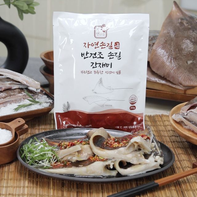 [주식회사 조원물산]자연손길 국내산 반건조 손질간재미 250g×14팩